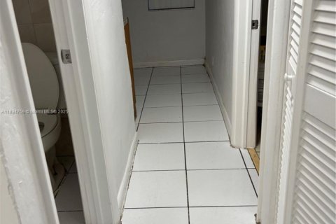 Casa en alquiler en Opa-locka, Florida, 2 dormitorios, 107.86 m2 № 1949231 - foto 2