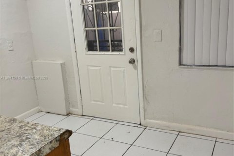 Casa en alquiler en Opa-locka, Florida, 2 dormitorios, 107.86 m2 № 1949231 - foto 3