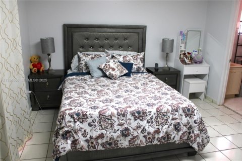 Villa ou maison à vendre à Miami, Floride: 3 chambres, 105.72 m2 № 1994462 - photo 24