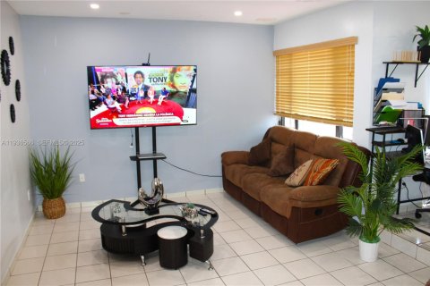 Villa ou maison à vendre à Miami, Floride: 3 chambres, 105.72 m2 № 1994462 - photo 8