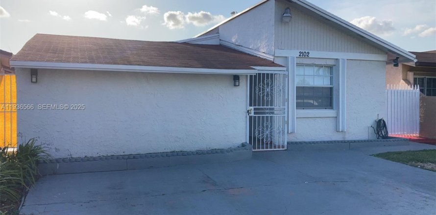 Villa ou maison à Miami, Floride 3 chambres, 105.72 m2 № 1994462