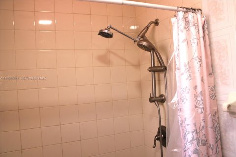 Villa ou maison à vendre à Miami, Floride: 3 chambres, 105.72 m2 № 1994462 - photo 28