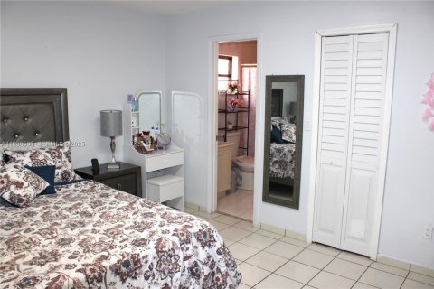 Villa ou maison à vendre à Miami, Floride: 3 chambres, 105.72 m2 № 1994462 - photo 23