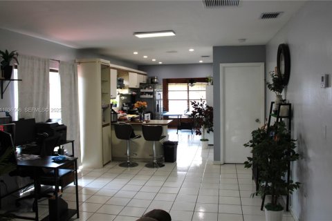 Villa ou maison à vendre à Miami, Floride: 3 chambres, 105.72 m2 № 1994462 - photo 10