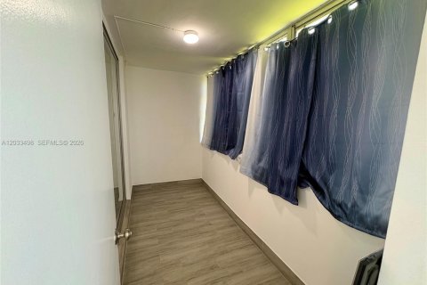 Copropriété à louer à Miami, Floride: 1 chambre, 72.37 m2 № 2242786 - photo 12