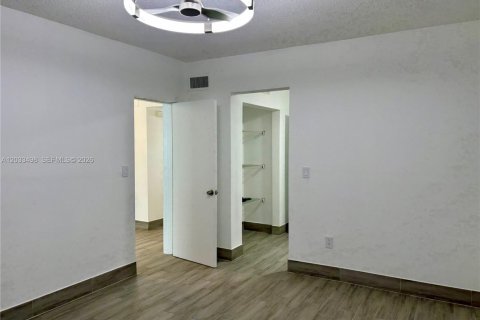 Copropriété à louer à Miami, Floride: 1 chambre, 72.37 m2 № 2242786 - photo 16