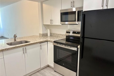Copropriété à louer à Miami, Floride: 1 chambre, 72.37 m2 № 2242786 - photo 4