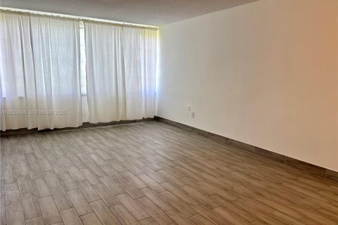 Copropriété à louer à Miami, Floride: 1 chambre, 72.37 m2 № 2242786 - photo 6