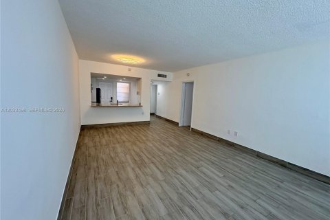 Copropriété à louer à Miami, Floride: 1 chambre, 72.37 m2 № 2242786 - photo 11