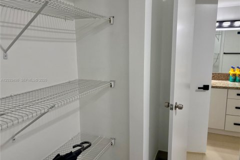 Copropriété à louer à Miami, Floride: 1 chambre, 72.37 m2 № 2242786 - photo 20