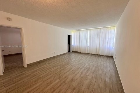 Copropriété à louer à Miami, Floride: 1 chambre, 72.37 m2 № 2242786 - photo 8