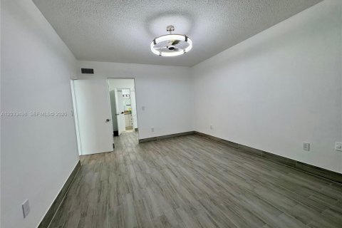 Copropriété à louer à Miami, Floride: 1 chambre, 72.37 m2 № 2242786 - photo 14