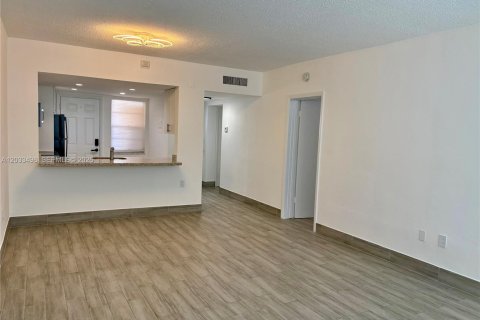 Copropriété à louer à Miami, Floride: 1 chambre, 72.37 m2 № 2242786 - photo 10