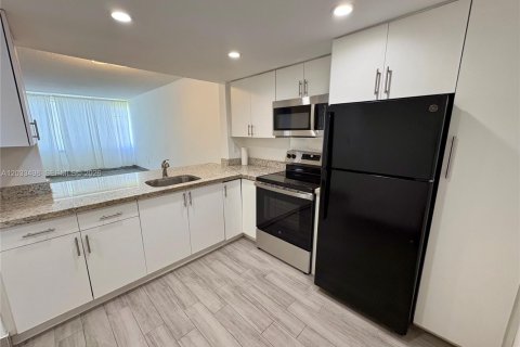 Copropriété à louer à Miami, Floride: 1 chambre, 72.37 m2 № 2242786 - photo 5