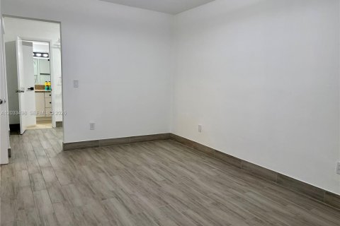 Copropriété à louer à Miami, Floride: 1 chambre, 72.37 m2 № 2242786 - photo 13