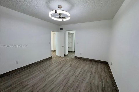 Copropriété à louer à Miami, Floride: 1 chambre, 72.37 m2 № 2242786 - photo 15