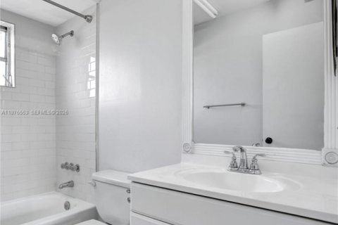 Condo in Fort Lauderdale, Florida, 2 bedrooms № 2089936 - photo 12