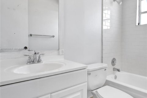 Condo in Fort Lauderdale, Florida, 2 bedrooms № 2089936 - photo 19