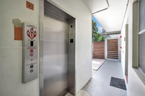 Condo in Fort Lauderdale, Florida, 2 bedrooms № 2089936 - photo 21
