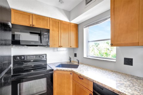 Condo in Fort Lauderdale, Florida, 2 bedrooms № 2089936 - photo 6