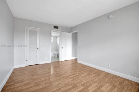 Condo in Fort Lauderdale, Florida, 2 bedrooms № 2089936 - photo 11