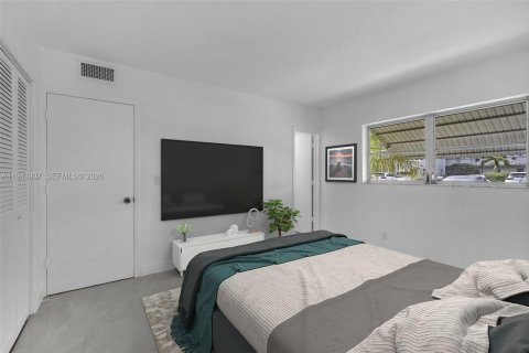 Condo in Hollywood, Florida, 2 bedrooms № 2060135 - photo 15