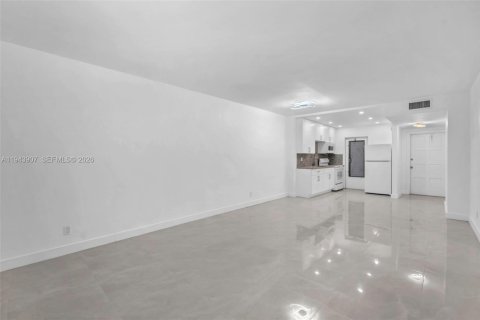 Condo in Hollywood, Florida, 2 bedrooms № 2060135 - photo 27