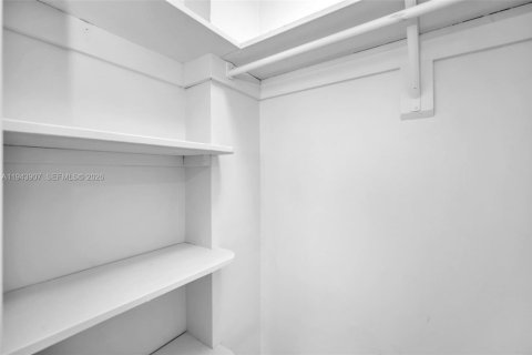 Condo in Hollywood, Florida, 2 bedrooms № 2060135 - photo 30