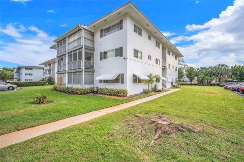 Condo in Hollywood, Florida, 2 bedrooms № 2060135 - photo 2