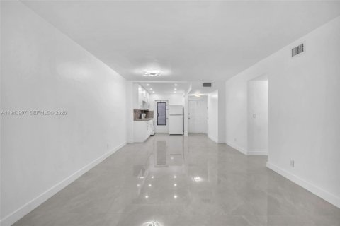 Condo in Hollywood, Florida, 2 bedrooms № 2060135 - photo 26