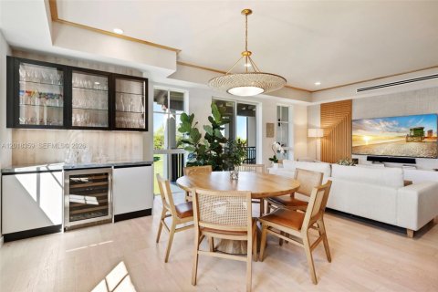 Condo in Coral Gables, Florida, 4 bedrooms № 2244000 - photo 12