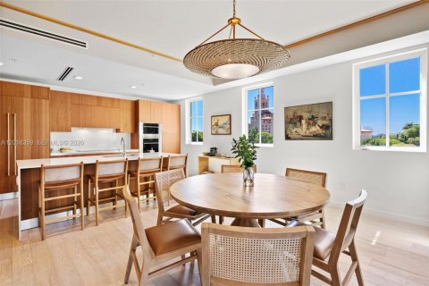 Condo in Coral Gables, Florida, 4 bedrooms № 2244000 - photo 9