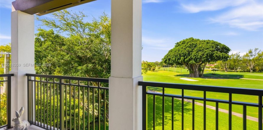 Condo in Coral Gables, Florida, 4 bedrooms № 2244000