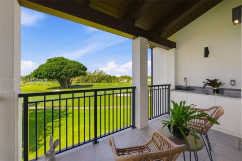 Condo in Coral Gables, Florida, 4 bedrooms № 2244000 - photo 3