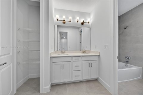 House in Cooper City, Florida 4 bedrooms, 348.2 sq.m. № 1950061 - photo 26