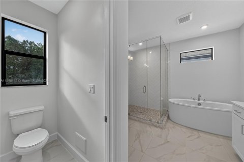 House in Cooper City, Florida 4 bedrooms, 348.2 sq.m. № 1950061 - photo 20