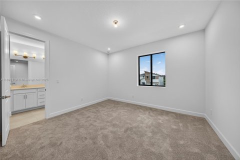 House in Cooper City, Florida 4 bedrooms, 348.2 sq.m. № 1950061 - photo 24