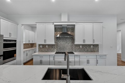 House in Cooper City, Florida 4 bedrooms, 348.2 sq.m. № 1950061 - photo 16