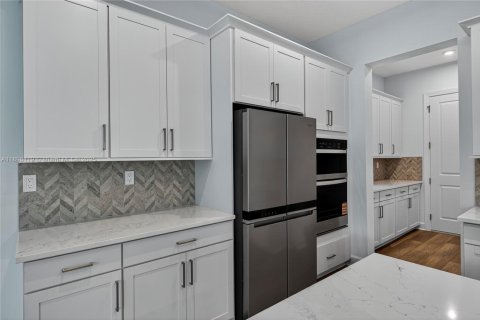 House in Cooper City, Florida 4 bedrooms, 348.2 sq.m. № 1950061 - photo 14