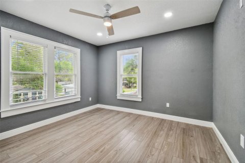 Casa en venta en Tampa, Florida, 5 dormitorios, 190.64 m2 № 2214505 - foto 17