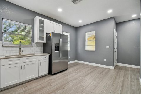 Casa en venta en Tampa, Florida, 5 dormitorios, 190.64 m2 № 2214505 - foto 24