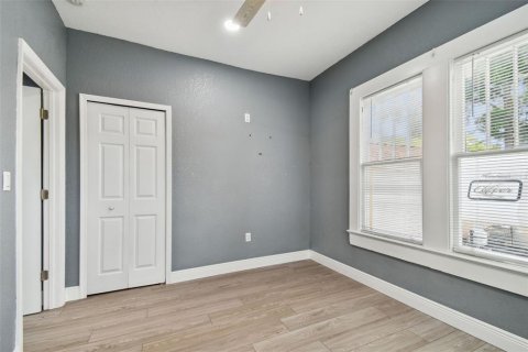 Casa en venta en Tampa, Florida, 5 dormitorios, 190.64 m2 № 2214505 - foto 28