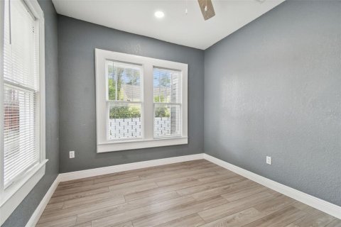 Casa en venta en Tampa, Florida, 5 dormitorios, 190.64 m2 № 2214505 - foto 26