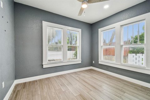 Casa en venta en Tampa, Florida, 5 dormitorios, 190.64 m2 № 2214505 - foto 25