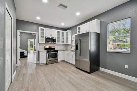 Casa en venta en Tampa, Florida, 5 dormitorios, 190.64 m2 № 2214505 - foto 23