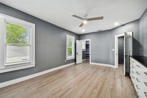 Casa en venta en Tampa, Florida, 5 dormitorios, 190.64 m2 № 2214505 - foto 16