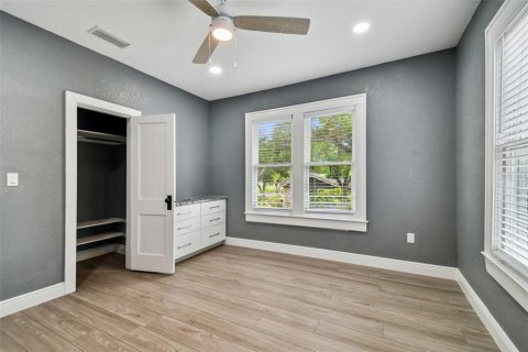 Casa en venta en Tampa, Florida, 5 dormitorios, 190.64 m2 № 2214505 - foto 18