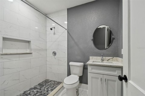 Casa en venta en Tampa, Florida, 5 dormitorios, 190.64 m2 № 2214505 - foto 19