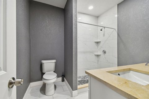 Casa en venta en Tampa, Florida, 5 dormitorios, 190.64 m2 № 2214505 - foto 29