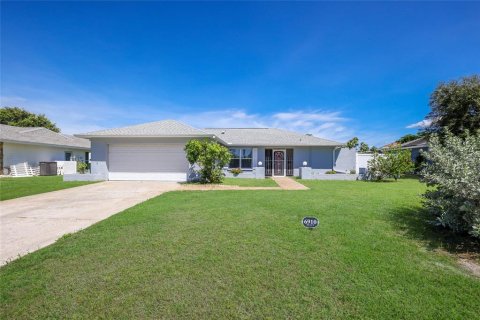 House in Bradenton, Florida 3 bedrooms, 169.73 sq.m. № 2366800